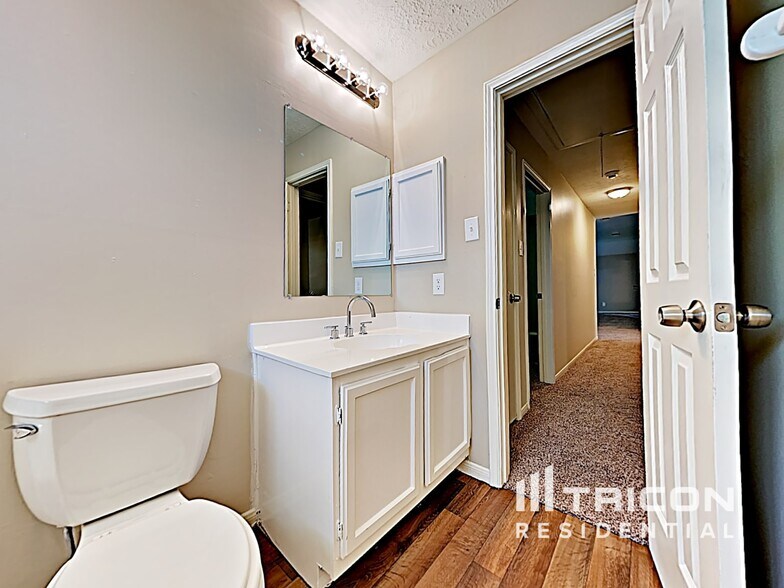 Building Photo - 824 Oakridge Dr