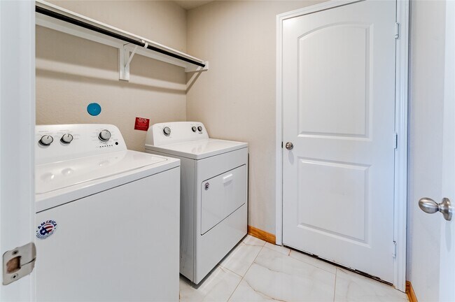 Building Photo - 5431 Tindarey Bluff Trail