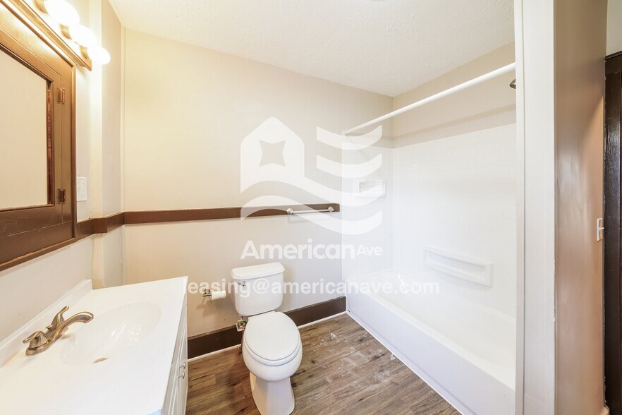 Building Photo - 206 Grafton St