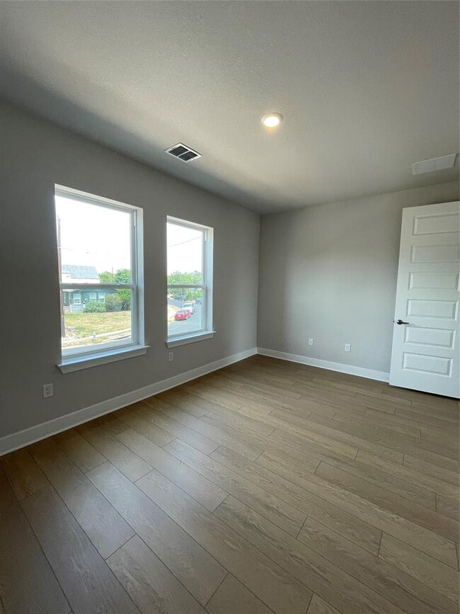 Building Photo - 4701 Wally Ave
