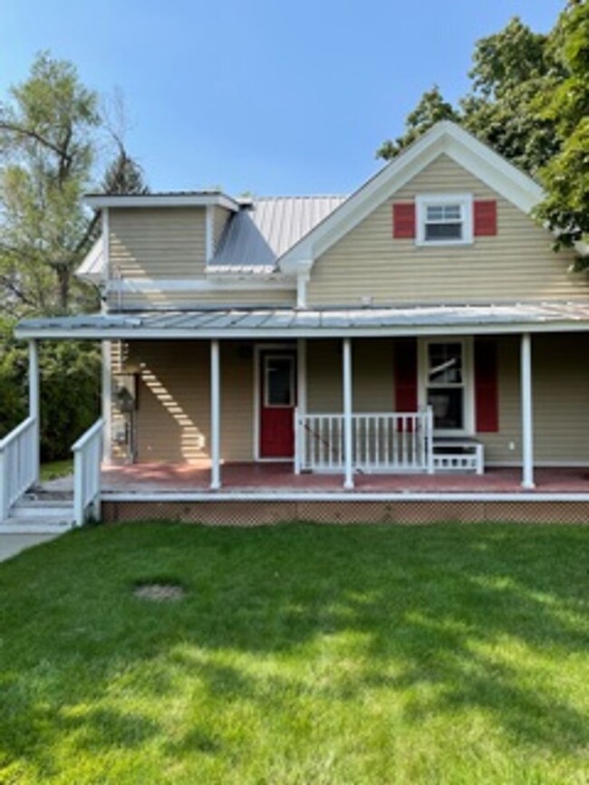 Building Photo - 3 bedroom 2 bath house in downtown Kalispell