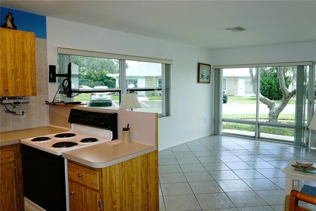 Building Photo - 4330 Tahitian Gardens Cir