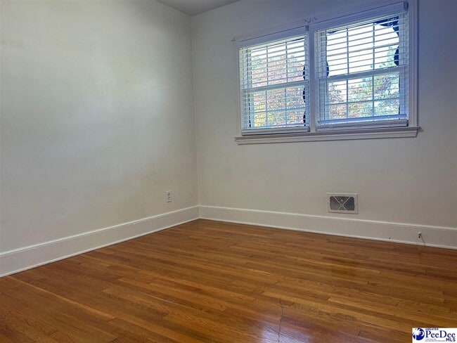 Building Photo - 1712 Hazel Dr