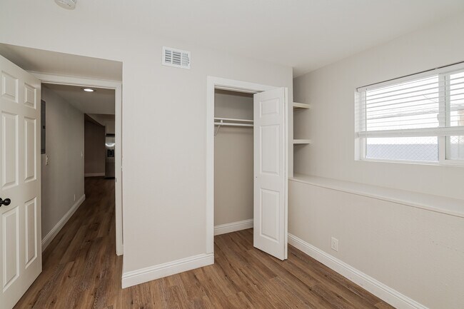 Building Photo - 1333 87th Ave