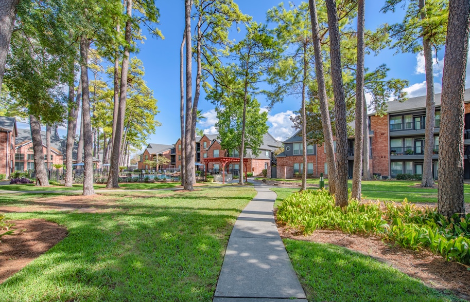 Building Photo - Greenwood Forest