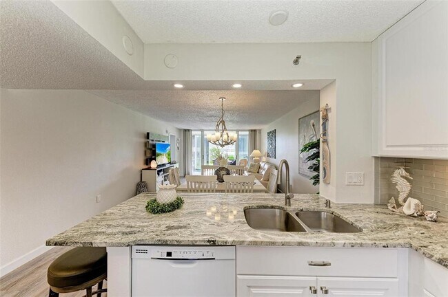 Building Photo - 4480 Fairways Blvd