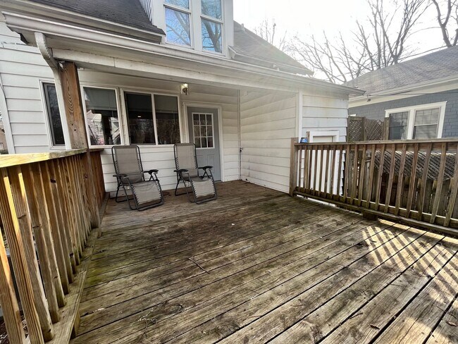 Building Photo - Beautiful Home Close to Campus