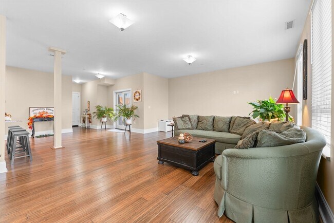 Building Photo - 380 W Broadway