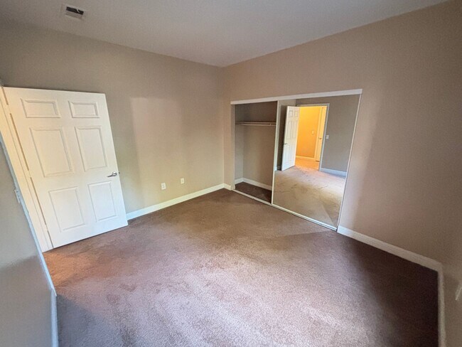 Building Photo - Gorgeous 2Bed/2Bath/2Car, 2nd-Story Condo located in the West part of the valley- Make the Move f...