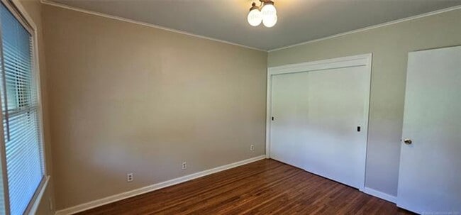 Building Photo - 3-bedroom, 1 bathroom, 1 car attached gara...