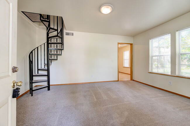 Building Photo - 639 S Pickard Ave