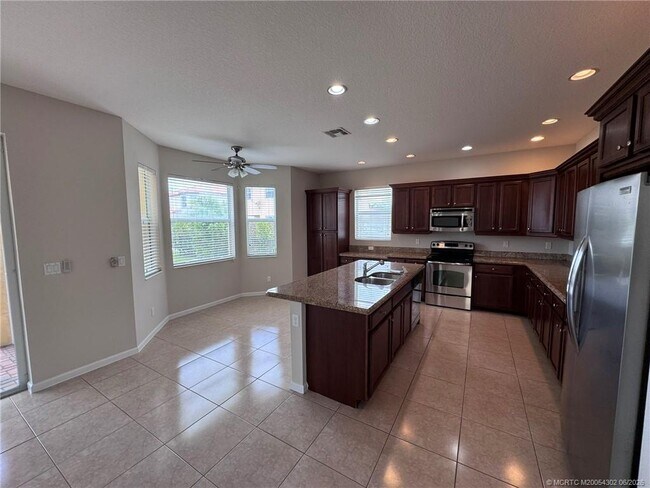 Building Photo - 11239 SW Barton Way