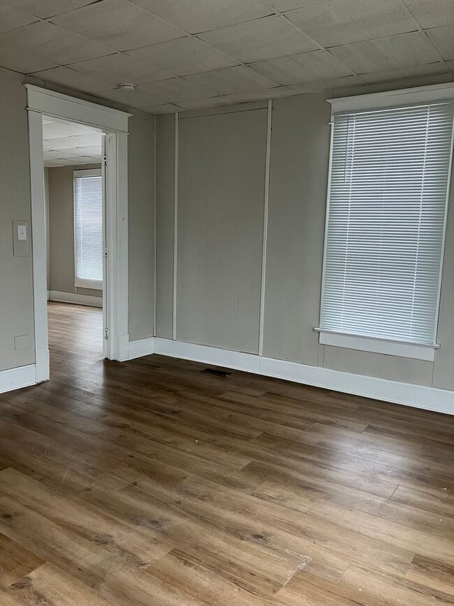 Building Photo - 624 2nd Ave