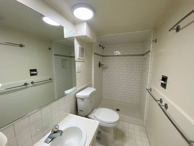 Building Photo - 245-249 Walnut Street