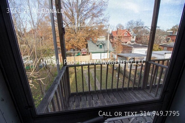 Building Photo - 3711 2F McDonald-