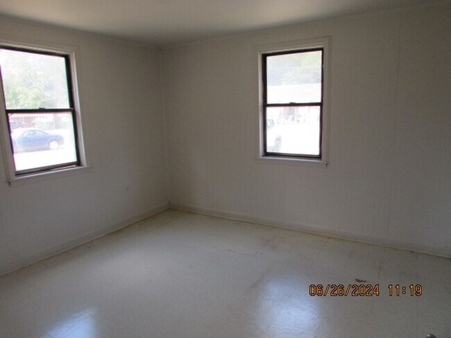 Building Photo - 17 Dixie Dr