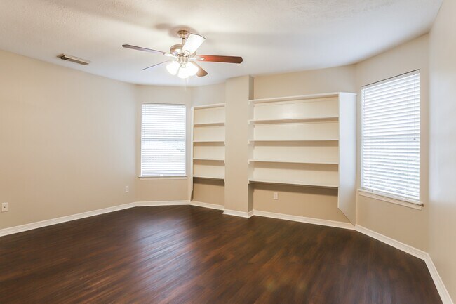 Building Photo - 5623 Evergreen Valley Dr