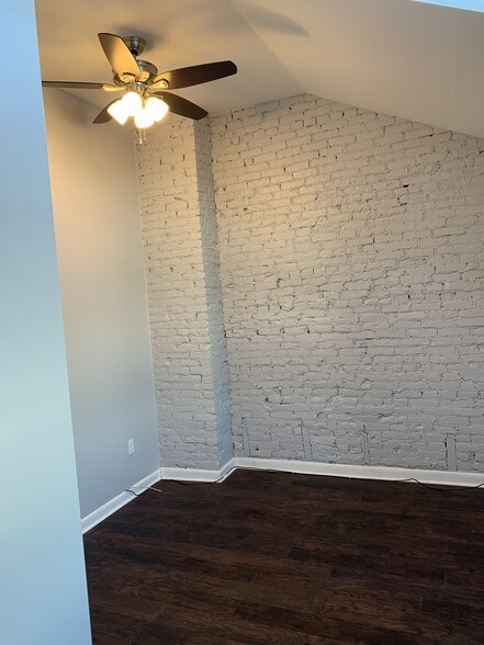 Building Photo - 7 S Morton Ave