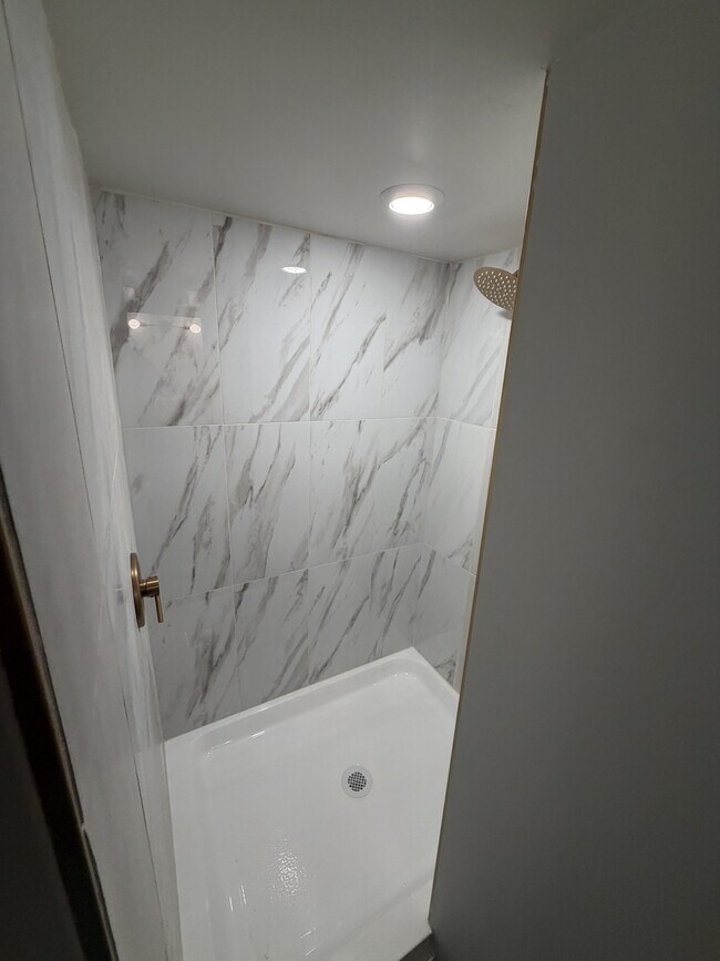 Building Photo - 13715 Thornhurst Ave