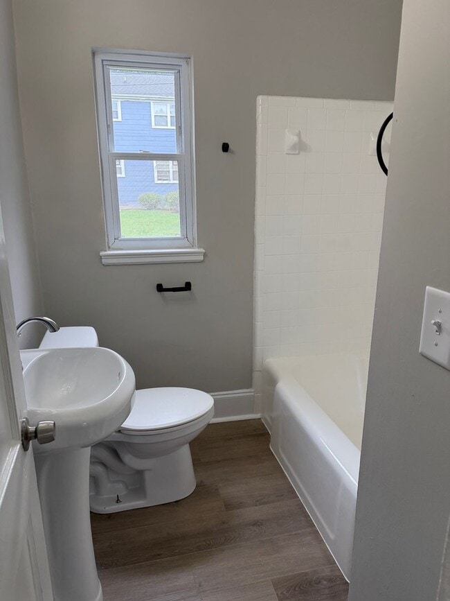 Building Photo - Spacious 2-Bedroom Apartment in Prime Wins...