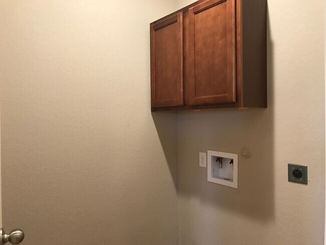 Building Photo - Townhome for rent