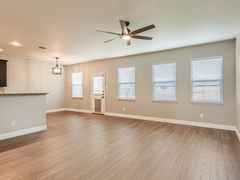 Building Photo - 1533 Treeta Trl