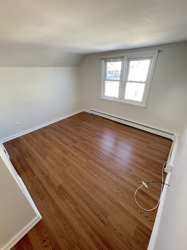 Bedroom 3 (2nd Floor) - 171 Beechwood Ave