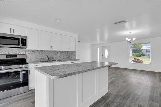 Building Photo - 644 Bonita Ct