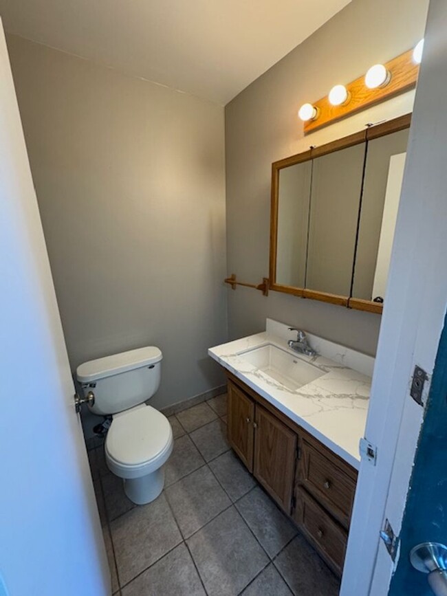 Building Photo - Fully Remodeled 3 Bedroom Townhome Availab...