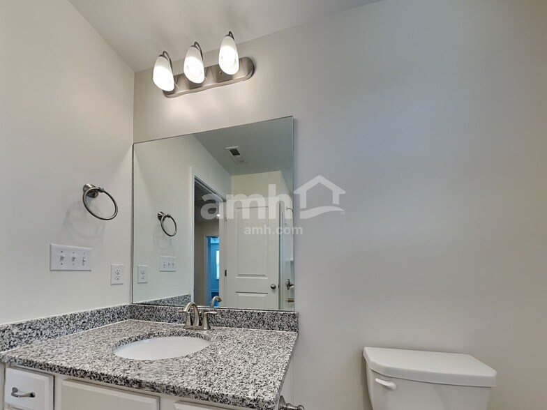 Building Photo - 4336 Longfellow Dr