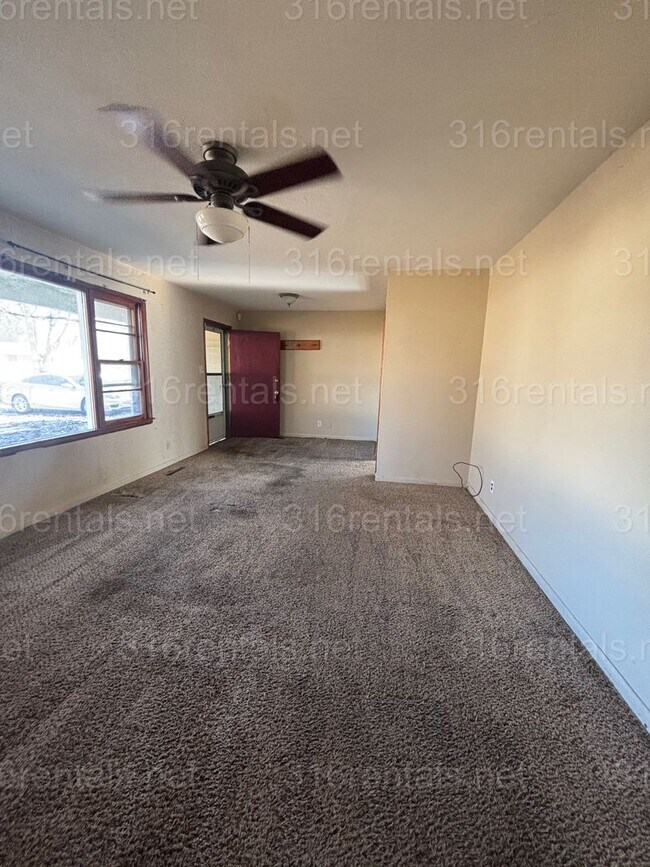 Building Photo - $1,100 - 3 bedroom 1 bathroom - Single Family Home