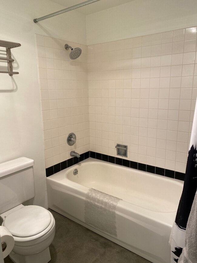 Building Photo - 1500 SW 5th Ave