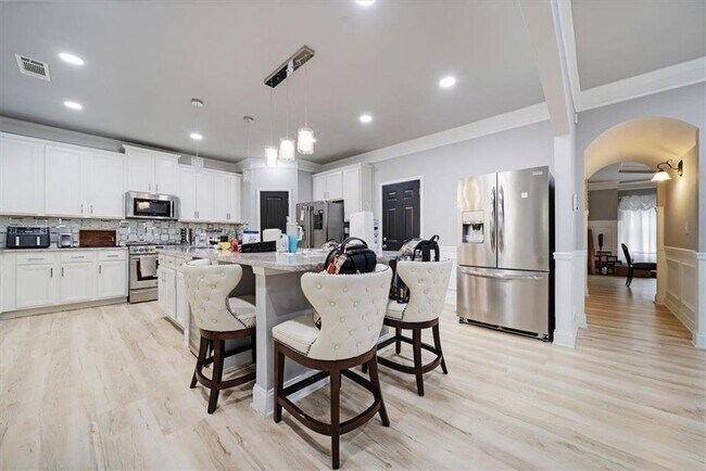 Building Photo - 3355 Palmer Lake Pointe