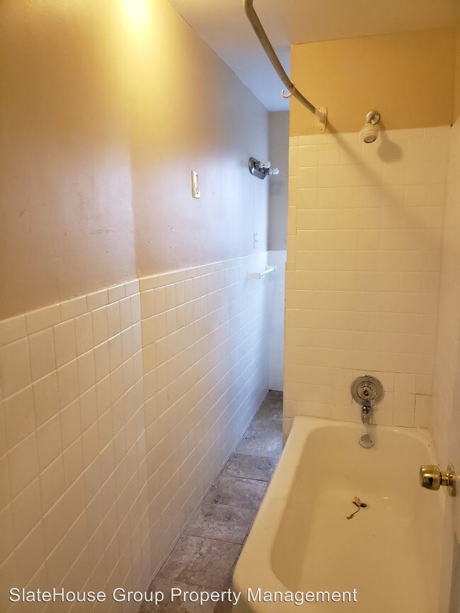 Building Photo - 3 br, 1 bath House - 1003 W 4th St EGWST