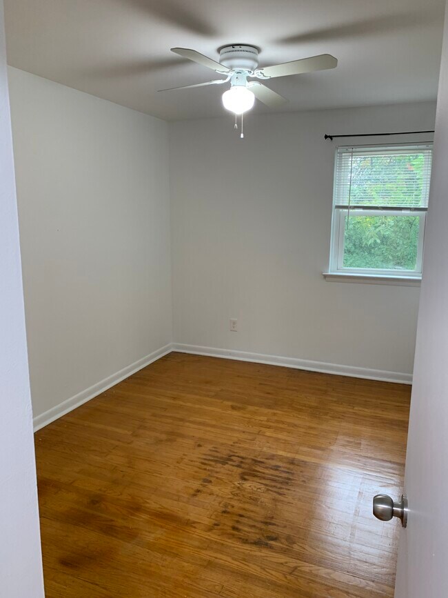 Building Photo - 5489 Vicaris St
