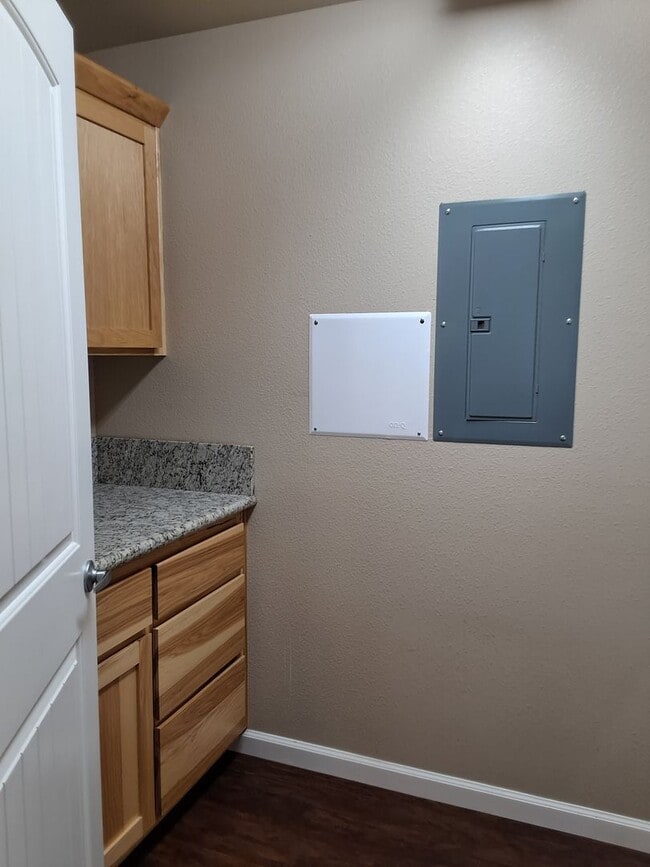 Building Photo - 2204 Estes Rd