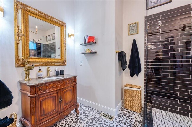 Building Photo - 85 Waddell St NE