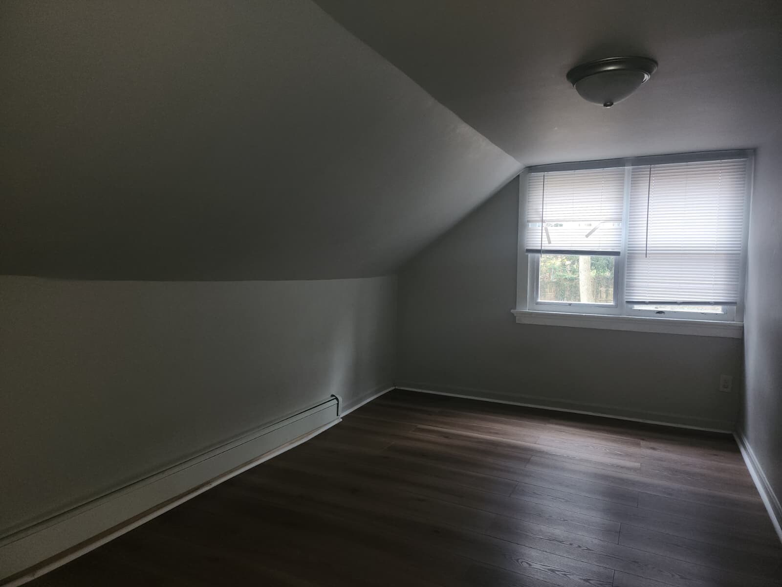 Building Photo - 300 W Elm St