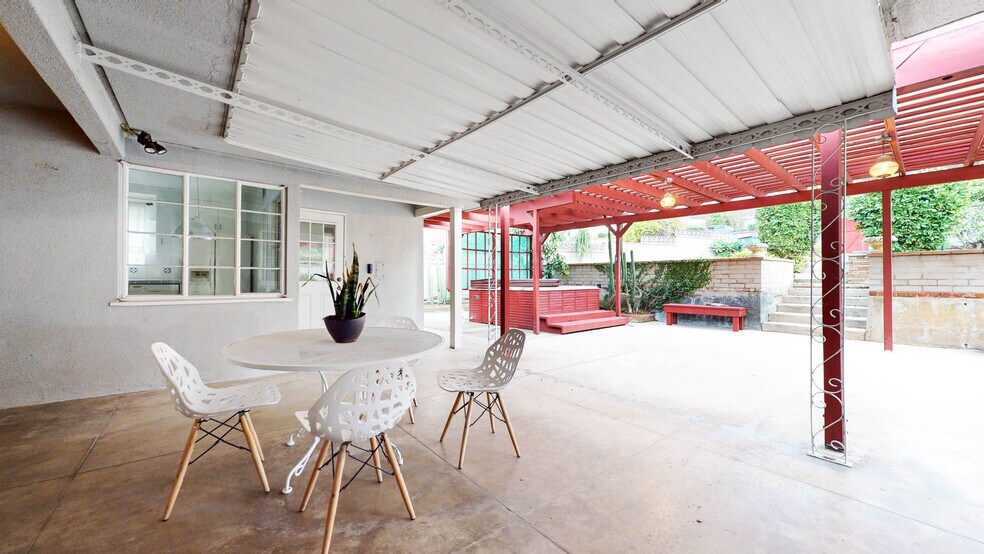 Building Photo - 1462 Glengarry Rd