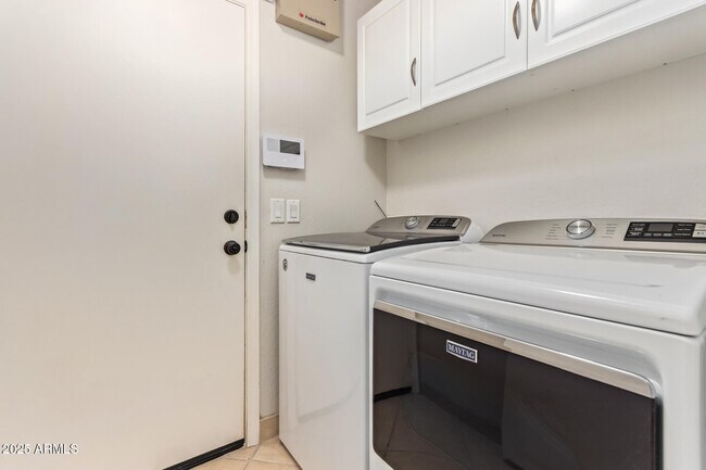 Building Photo - 1609 E Beautiful Ln