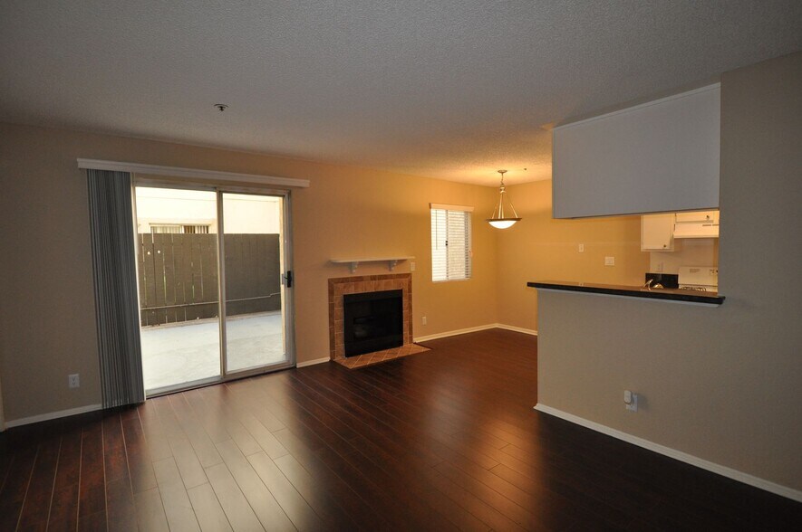 Building Photo - 11505 Riverside Dr