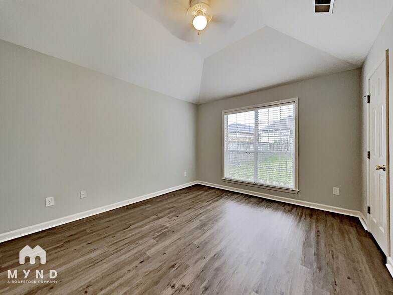 Building Photo - 378 Walker Way