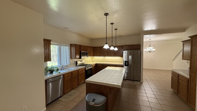 Building Photo - 142 W Reese Ave