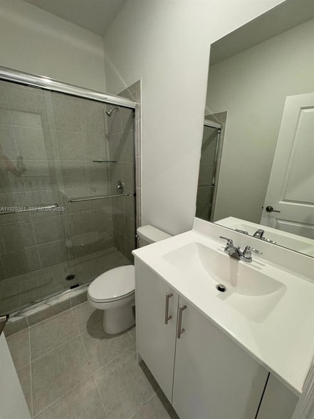 Building Photo - 635 SE 13th St Cir