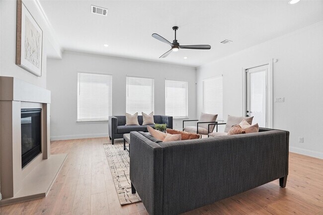Building Photo - 513 Fieldstone Ln