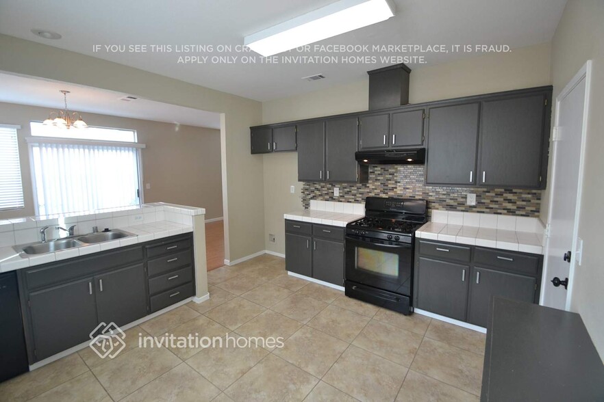Building Photo - 4421 Fall Ln