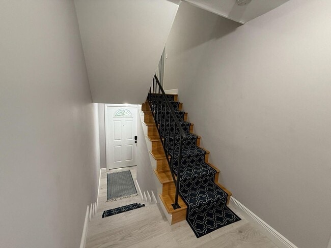 Building Photo - 386 Golfview Rd