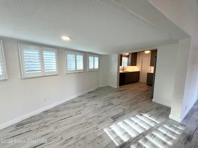 Building Photo - 249 Palm Ln