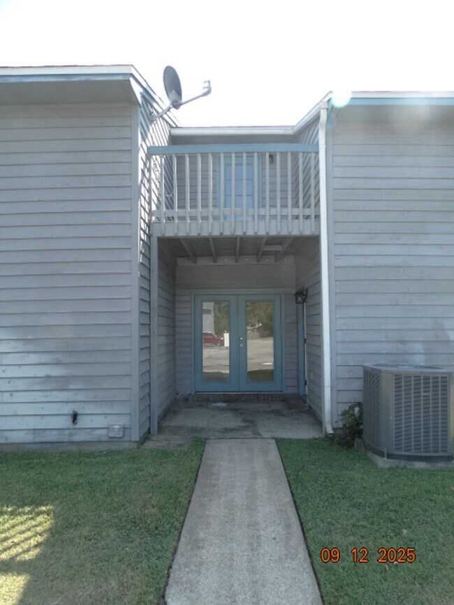 Building Photo - 1325 Greendale Ave