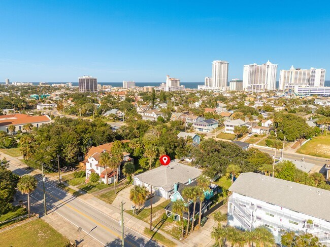 Building Photo - Charming 3-Bedroom Home Just 3 Blocks from...